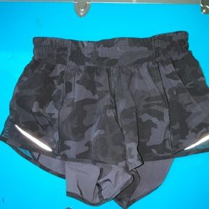 Lululemon hotty hot size 4